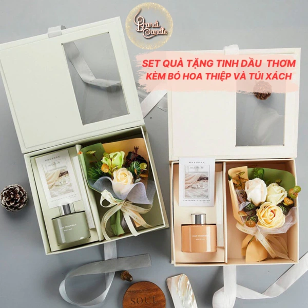 Khi hương tinh dầu hòa quyện với ánh sáng hoa sáp, không gian nhà bỗng yên bình hơn dự tính