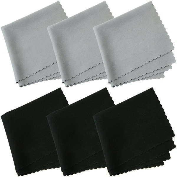 Khi khăn lau kính sợi microfiber mang lại cảm giác mềm mịn, vết bám trên kính vẫn không biến mất