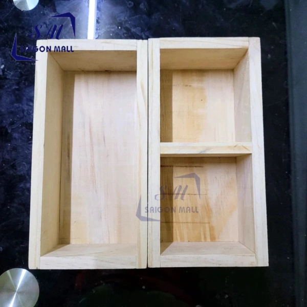 Khi một chiếc hộp gỗ nhỏ trở thành giải pháp lưu trữ bất ngờ trong không gian làm việc