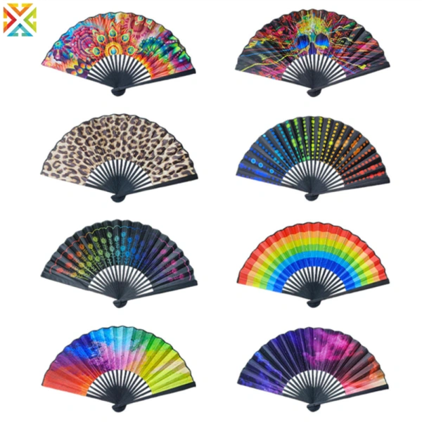 Khi quạt cầm tay gấp 23 cm bất ngờ làm rối áo dài trong những buổi lễ hội ngoài trời