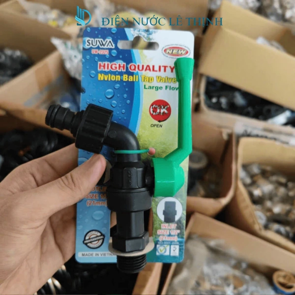 Khi vòi nhựa đen đa năng được lắp cho máy giặt, bạn sẽ ngạc nhiên trước những chi tiết nhỏ gây rắc rối.
