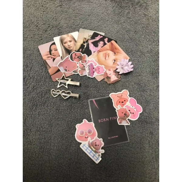Khoảnh khắc nhận thẻ Blackpink bất ngờ khi mở hộp may mắn so với kỳ vọng.