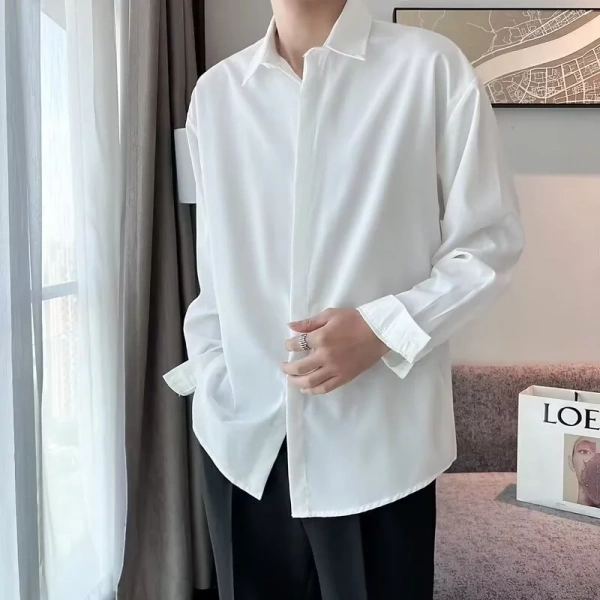 Mặc áo sơ mi nam bằng lụa suốt ngày làm, người ta thường bỏ qua nếp gấp nhanh khiến vẻ lịch sự mất đi