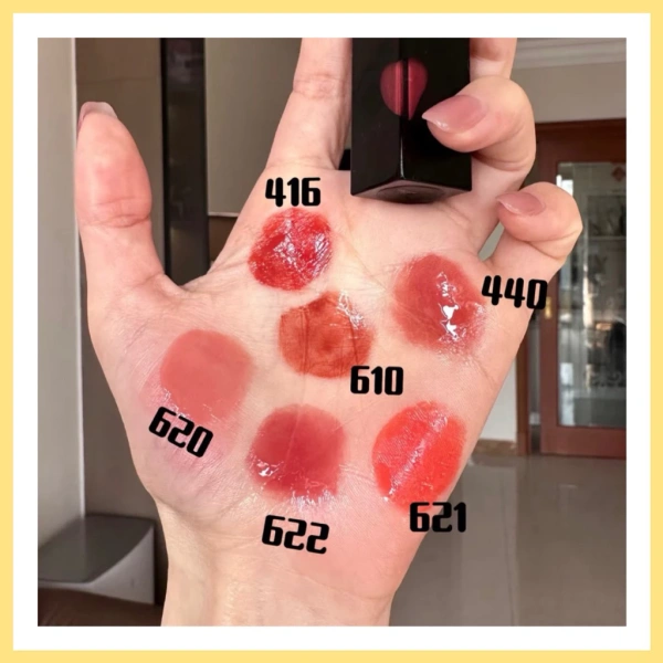 Môi giữ màu suốt ngày với son kem lì thường dẫn đến cảm giác khô rát vào buổi tối, điều mà ít người nghĩ tới.