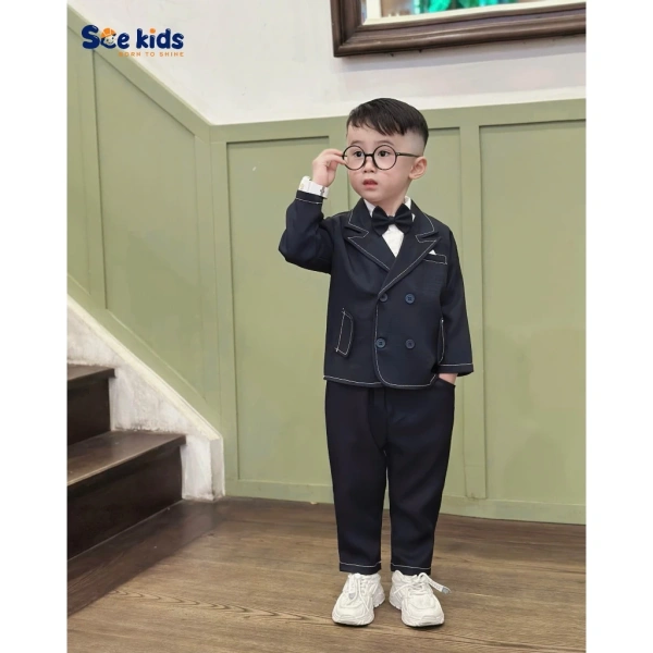 Một chiếc vest cho bé trai có thể khiến không khí Tết gia đình bỗng trở nên sang trọng hơn