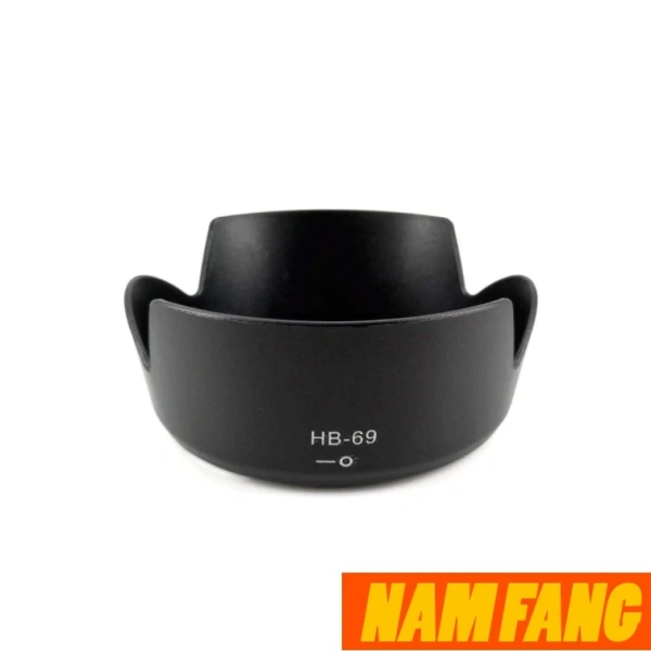 Mũ chụp ống kính Nikon 18-55mm thường bị bỏ qua, nhưng ánh sáng viền bất ngờ lại làm mất chi tiết quan trọng.