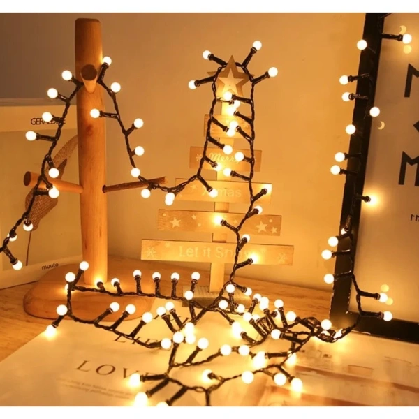 Mùa lễ hội, khi dây đèn LED dài quá khiến góc nhà trở nên hỗn loạn thay vì ấm cúng