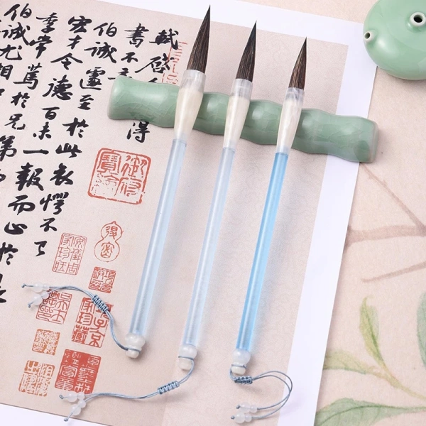 Mực ngọt kéo dài khiến nhiều người phát hiện việc thay đầu bút lông thủ công tốn công hơn mong đợi