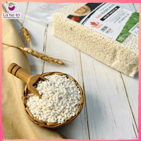 Mùi thơm chỉ lan tỏa sau vài phút nấu gạo nếp xát dối, khiến bữa cơm gia đình bất ngờ