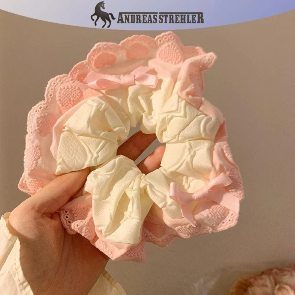 Nếu muốn dây buộc tóc scrunchies giữ suốt ngày, thì màu pastel ngọt ngào thực tế không như kỳ vọng