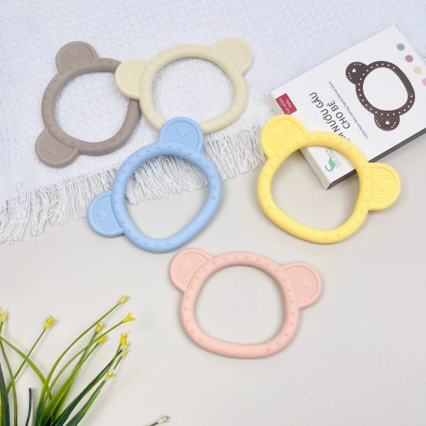 Những khó khăn ẩn sau việc chọn đồ chơi ngậm nướu hình gấu cho bé từ 3 tháng tuổi