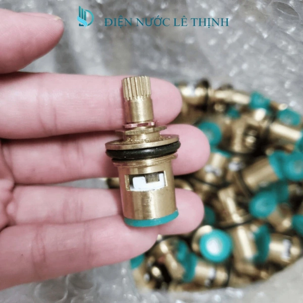 Rò rỉ chảy dạt từ lõi vòi lạnh inox 304 thường bắt đầu vì một lỗi lắp đặt mà ít ai để ý