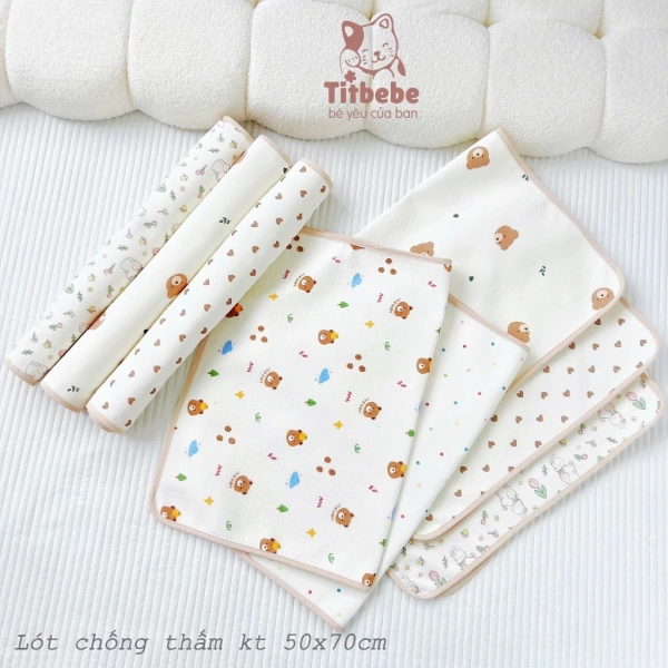 Sau một tháng dùng lót chống thấm muslin cho bé, bất ngờ việc thay tã trở nên nhẹ nhàng hơn hẳn