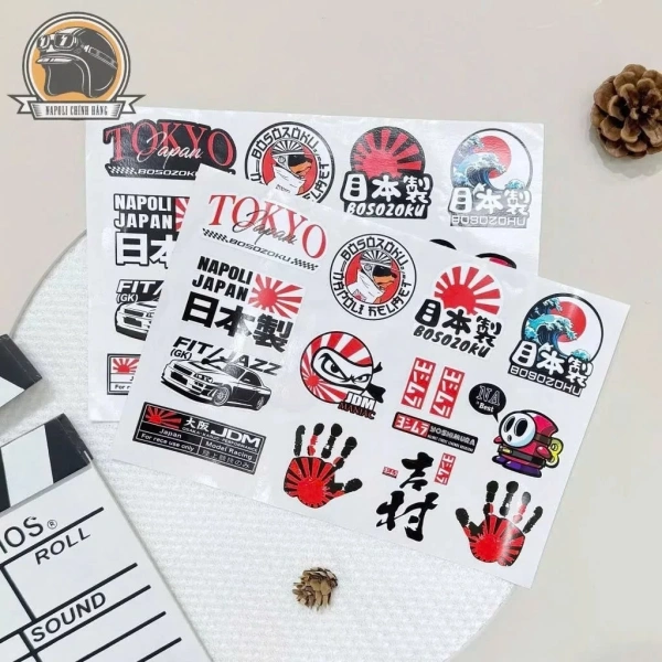 Sự mất bám của sticker nón bảo hiểm chỉ xuất hiện sau những trận mưa kéo dài