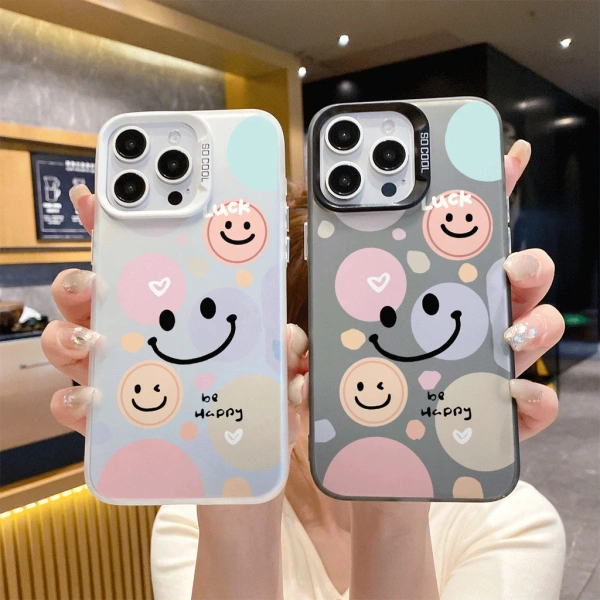 Sự thật bất ngờ khi ốp lưng mặt cười đa màu sắc làm thay đổi cách sắp xếp phụ kiện trong túi hàng ngày