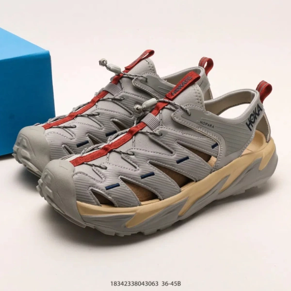 Sự thật ít người biết: sandal chức năng đi bộ đường dài quyết định độ ổn định khi bước trên đá trơn.