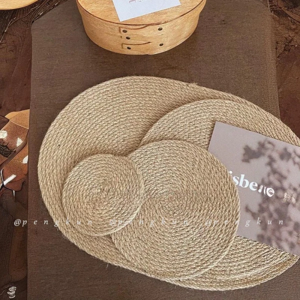 Thảm cách nhiệt vải lanh bảo vệ bếp khỏi bỏng, nhưng độ chịu nhiệt lâu dài thường bị bỏ qua