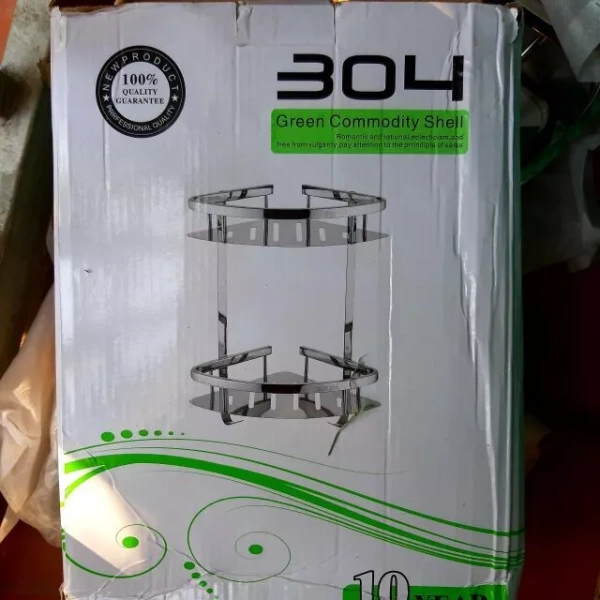 Việc lắp kệ góc inox 2 tầng sai vị trí khiến đồ dùng phòng tắm thường rơi lăn trong ngày