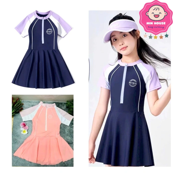 Viền trắng trên đồ bơi bé gái thường chỉ xuất hiện sau lần đầu tiếp xúc với nước biển, khiến bố mẹ bất ngờ.