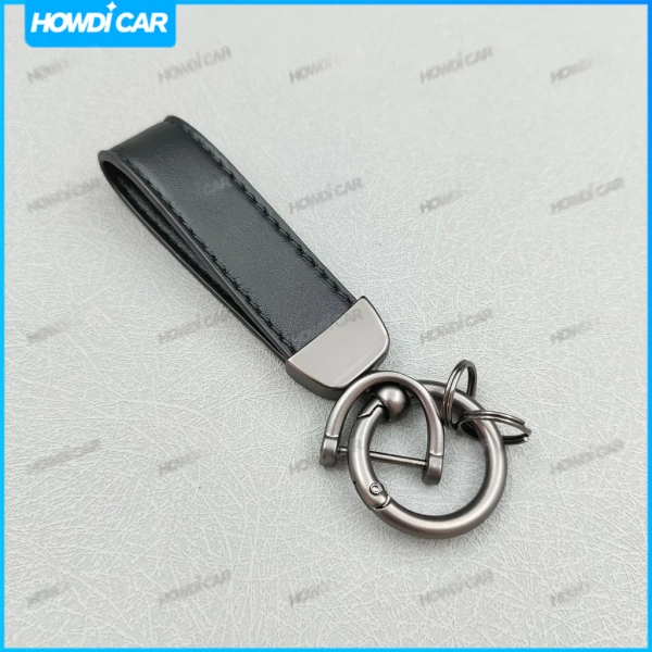 Vòng chìa khóa ô tô kim loại sang trọng thường ẩn lại cảm giác nặng nề và khó khớp trong túi áo