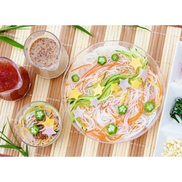 Mì Somen rau củ 320 g (được bán trên thị trường với mức giá 57.000 VND, giảm so với 69.540 VND) là một phiên bản hiện đại, được phát triển dựa trên công nghệ sản xuất truyền thống của Nhật Bản. (Ảnh 5)