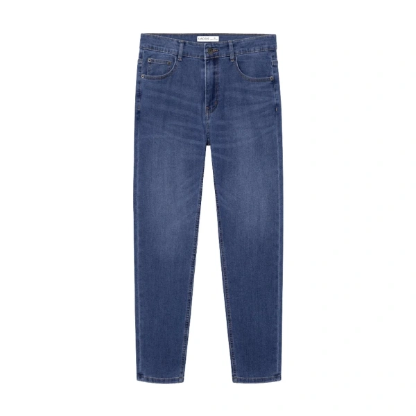 Vải jean mỏng (khoảng 9–10oz) mang lại cảm giác nhẹ nhưng cũng đồng nghĩa với việc có ít lớp bảo vệ giữa cơ thể và không gian bên ngoài. (Ảnh 2)