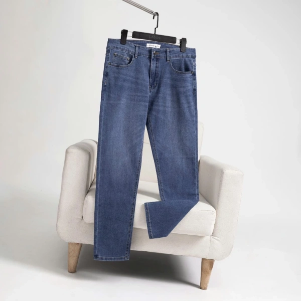 Thường nghĩ quần jean slim fit co giãn siêu nhẹ sẽ luôn thoải mái, nhưng thực tế ngồi lâu vẫn gặp cảm giác chèn ép. - Ảnh 4