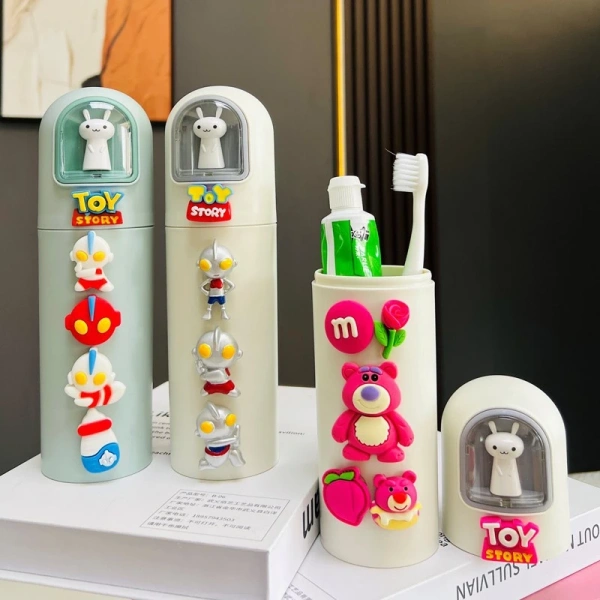 Tiện lợi của hộp đựng bàn chải đánh răng du lịch cho bé ẩn chứa rủi ro bị mất khi thiếu móc treo chắc chắn - Ảnh 1 Tiện lợi của hộp đựng bàn chải đánh răng du lịch cho bé ẩn chứa rủi ro bị mất khi thiếu móc treo chắc chắn - Ảnh 1