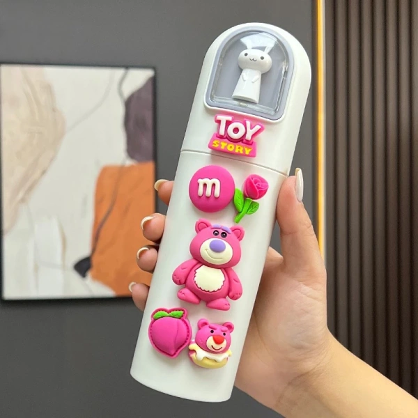 Trẻ nhỏ thường không biết cách giữ gìn vật dụng cá nhân một cách cẩn thận, vì vậy một chiếc hộp chuyên dụng sẽ giúp cha mẹ giảm bớt lo lắng. (Ảnh 2) Trẻ nhỏ thường không biết cách giữ gìn vật dụng cá nhân một cách cẩn thận, vì vậy một chiếc hộp chuyên dụng sẽ giúp cha mẹ giảm bớt lo lắng. (Ảnh 2)