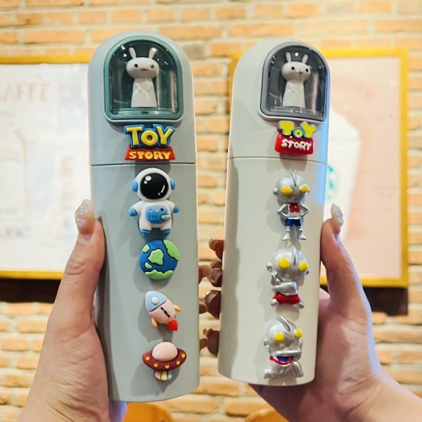 Một hộp đựng bàn chải thiếu móc treo hoặc móc treo không đủ chắc sẽ tạo ra nhiều “điểm yếu” trong quá trình di chuyển. (Ảnh 4) Một hộp đựng bàn chải thiếu móc treo hoặc móc treo không đủ chắc sẽ tạo ra nhiều “điểm yếu” trong quá trình di chuyển. (Ảnh 4)