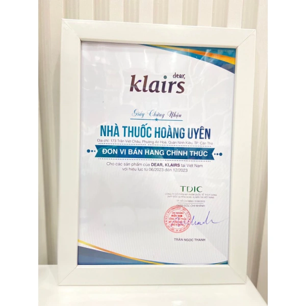 Vì vậy, khi lựa chọn toner, nên ưu tiên sản phẩm có danh sách thành phần “nhẹ, không cồn, không hương liệu” và được hỗ trợ bởi các humectant và emollient mạnh mẽ. (Ảnh 3) Vì vậy, khi lựa chọn toner, nên ưu tiên sản phẩm có danh sách thành phần “nhẹ, không cồn, không hương liệu” và được hỗ trợ bởi các humectant và emollient mạnh mẽ. (Ảnh 3)