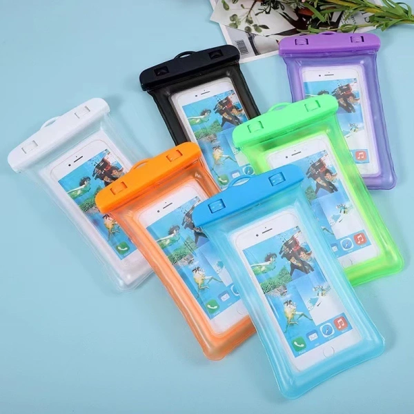 Một túi chống nước thực thụ cần đáp ứng ba tiêu chí căn bản: độ kín, tính năng sử dụng, và khả năng bảo vệ màn hình cảm ứng. (Ảnh 2) Một túi chống nước thực thụ cần đáp ứng ba tiêu chí căn bản: độ kín, tính năng sử dụng, và khả năng bảo vệ màn hình cảm ứng. (Ảnh 2)