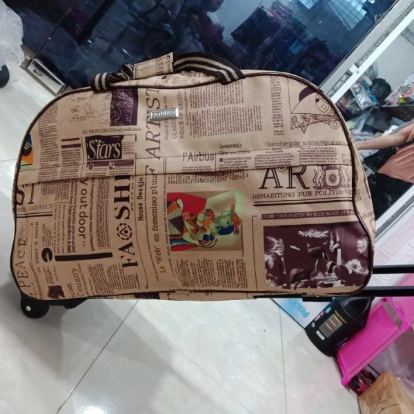Hầu hết người dùng đầu tiên chọn mua túi kéo vì mong muốn giảm tải lưng khi phải di chuyển trong thời gian dài. (Ảnh 2)