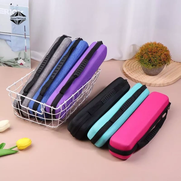 Được quảng cáo là “Túi lưu trữ di động cho máy duỗi tóc Bàn ủi uốn tóc Con lăn tóc Eva”, sản phẩm này hướng đến đối tượng người dùng thường xuyên di chuyển, có nhu cầu bảo vệ máy duỗi tóc và phụ kiện đi kèm. (Ảnh 4)