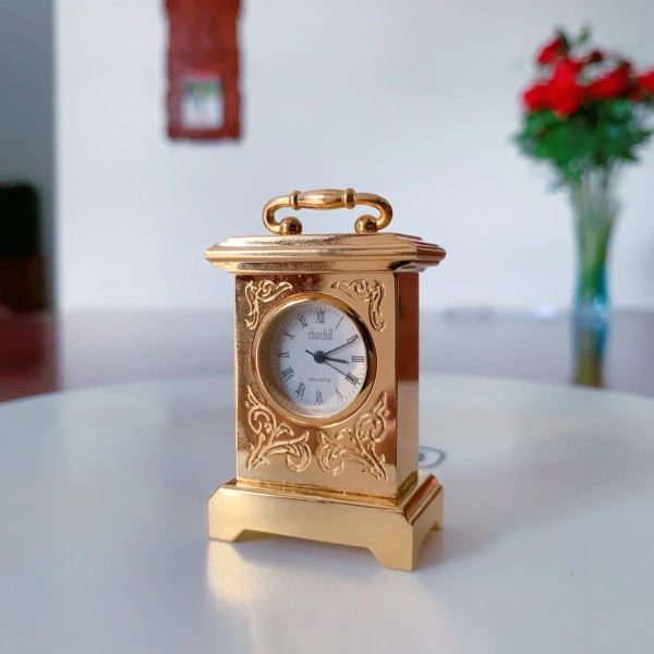 Vẻ sang trọng của đồng hồ mini mạ vàng phong cách châu Âu nhưng lại tạo bất ngờ cho người dùng trong sinh hoạt hằng ngày - Ảnh 4 Vẻ sang trọng của đồng hồ mini mạ vàng phong cách châu Âu nhưng lại tạo bất ngờ cho người dùng trong sinh hoạt hằng ngày - Ảnh 4