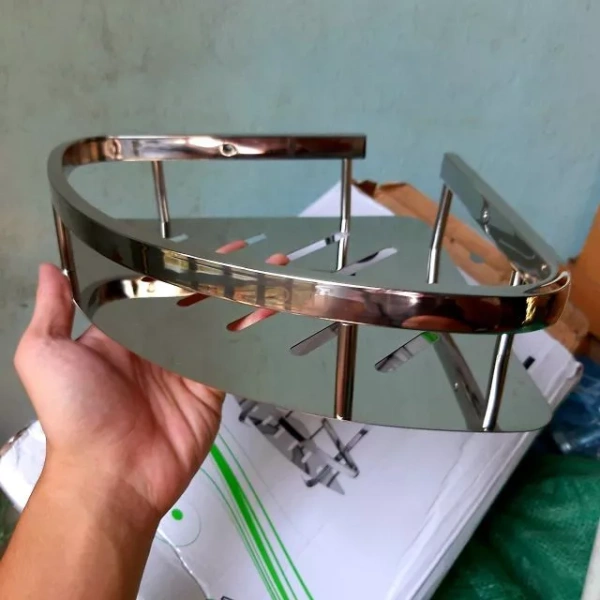 Trước khi lắp bất kỳ phụ kiện nào, đặc biệt là kệ góc nhà tắm 2 tầng inox SUS 304, cần hiểu rõ không gian và luồng nước trong phòng. (Ảnh 2) Trước khi lắp bất kỳ phụ kiện nào, đặc biệt là kệ góc nhà tắm 2 tầng inox SUS 304, cần hiểu rõ không gian và luồng nước trong phòng. (Ảnh 2)