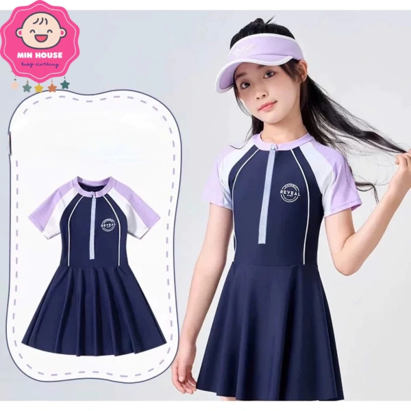 Trong số các mẫu áo bơi đang “hot” trên thị trường, Bikini liền thân kiểu váy tay ngắn phối viền trắng cho bé gái là một lựa chọn đáng cân nhắc. (Ảnh 4)