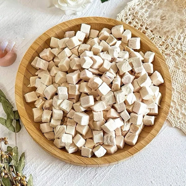 Đúng như mô tả trên bao bì, ức gà sấy được xử lý bằng công nghệ sấy lạnh giữ nguyên hàm lượng protein lên đến ≥80%. (Ảnh 2)