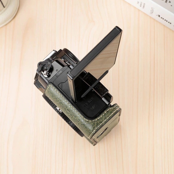 Trong kho tàng sản phẩm đa dạng, vỏ da bảo vệ máy ảnh Nikon được thiết kế theo mô hình “PVC hoa văn trâu” mang lại sự kết hợp giữa thẩm mỹ và tính năng bảo vệ. (Ảnh 3)
