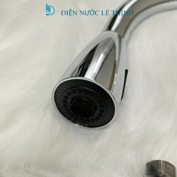 Vòi rửa bát nóng lạnh lâu ngày: Đáng cân nhắc khi dây rút gây khó khăn trong bếp chật hẹp - Ảnh 2 Vòi rửa bát nóng lạnh lâu ngày: Đáng cân nhắc khi dây rút gây khó khăn trong bếp chật hẹp - Ảnh 2