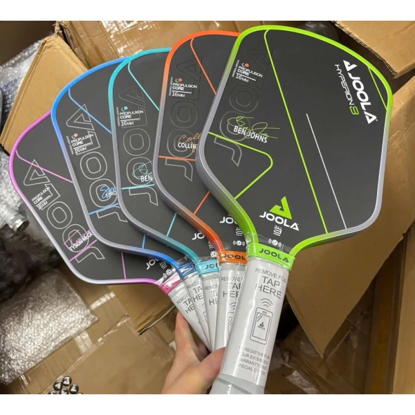 Một trong những mẫu vợt carbon nhám 16 mm hiện đang thu hút sự chú ý là Vợt Pickleball Joola Magnus 3S – 16 mm carbon nhám sang trọng kèm bóng. (Ảnh 4)