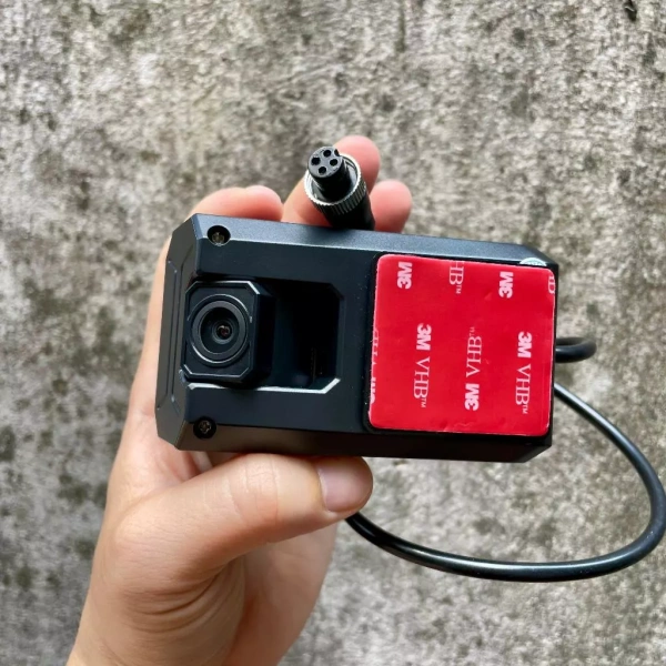 Dù camera này đã có micro, bạn vẫn có thể kết hợp với một micro rời để đạt chuẩn âm thanh chuyên sâu. (Ảnh 5)
