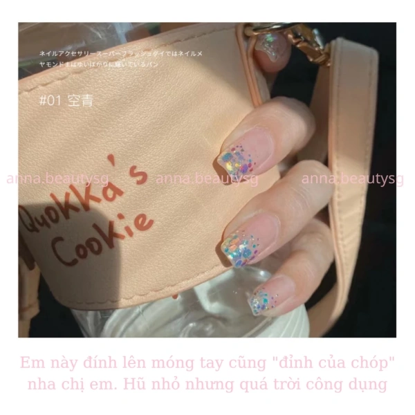 Không chỉ dừng lại ở việc rải ngẫu nhiên, kim tuyến còn cho phép bạn xây dựng các mẫu hình nghệ thuật. (Ảnh 5) Không chỉ dừng lại ở việc rải ngẫu nhiên, kim tuyến còn cho phép bạn xây dựng các mẫu hình nghệ thuật. (Ảnh 5)