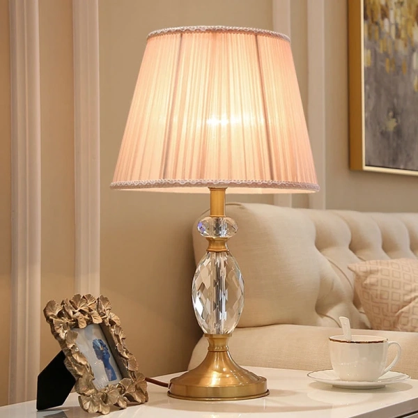 Ánh sáng ấm áp từ đèn để bàn trong phòng ngủ thực sự giúp tiết kiệm điện hơn dự đoán - Ảnh 1 Ánh sáng ấm áp từ đèn để bàn trong phòng ngủ thực sự giúp tiết kiệm điện hơn dự đoán - Ảnh 1
