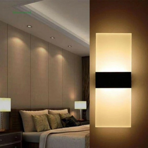 Trên thị trường, có khá nhiều mẫu đèn LED tường được quảng cáo “phù hợp cho cầu thang”. (Ảnh 4)