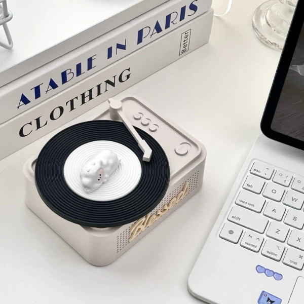 Nếu bạn sở hữu hệ thống đèn thông minh (Philips Hue, Xiaomi Yeelight), có thể đồng bộ chúng qua Bluetooth hoặc Wi‑Fi để tạo “bức tranh ánh sáng” tổng thể. (Ảnh 5)