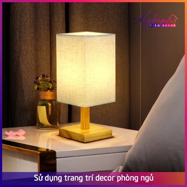 Trong danh mục các đèn ngủ có đế gỗ, Đèn ngủ để bàn trang trí phòng ngủ đọc sách cắm điện siêu đẹp My Home DN008 là một mẫu sản phẩm đáng để xem xét. (Ảnh 4)