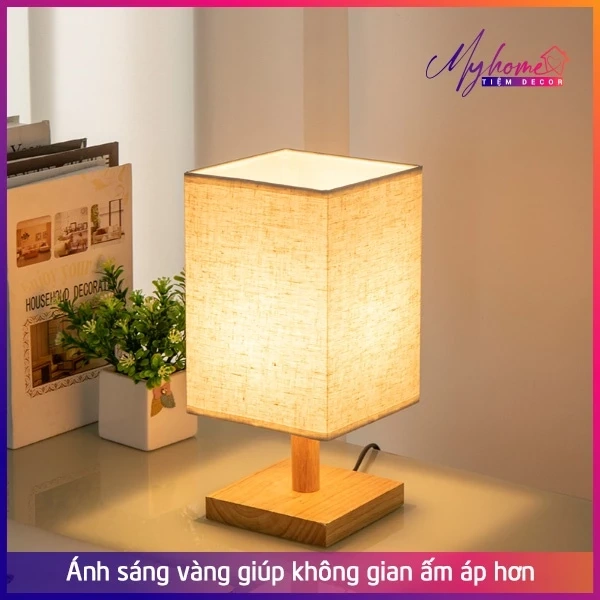 Trong danh mục các đèn ngủ có đế gỗ, Đèn ngủ để bàn trang trí phòng ngủ đọc sách cắm điện siêu đẹp My Home DN008 là một mẫu sản phẩm đáng để xem xét. (Ảnh 5)