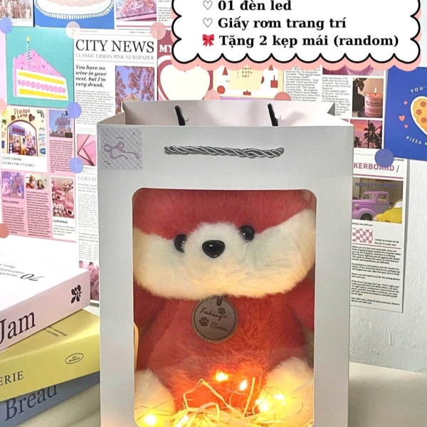 Ánh sáng LED trong túi quà gấu bông tạo không gian ấm áp, nhưng pin nhanh hết khiến cảm xúc bỗng tắt - Ảnh 1