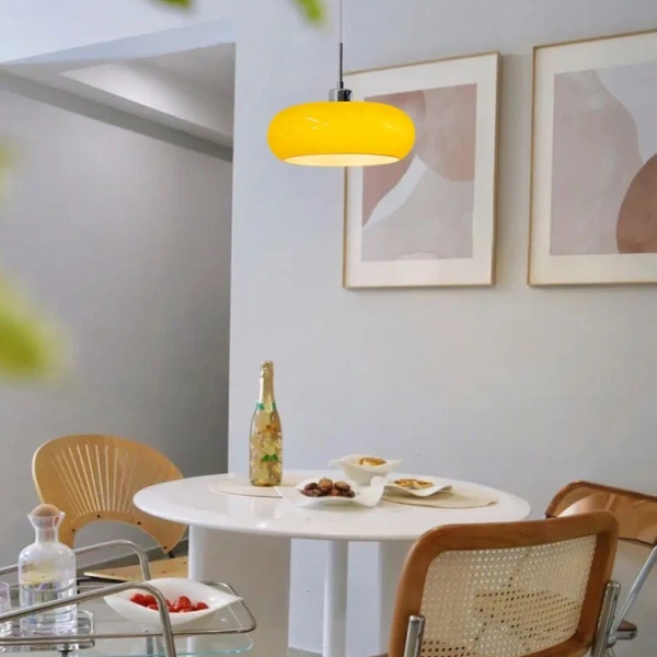 Chọn màu tường và nội thất ấm (nâu gỗ, be, màu đất) để tương phản với ánh sáng trắng hoặc cam của đèn. (Ảnh 5) Chọn màu tường và nội thất ấm (nâu gỗ, be, màu đất) để tương phản với ánh sáng trắng hoặc cam của đèn. (Ảnh 5)